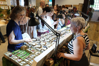 Fotos del mercado Âme&Art en la Sala de Armas de la Ciudadela