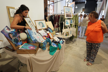 Fotos del mercado Âme&Art en la Sala de Armas de la Ciudadela