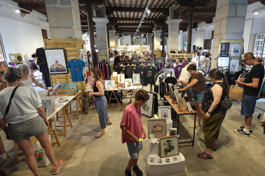 Fotos del mercado Âme&Art en la Sala de Armas de la Ciudadela