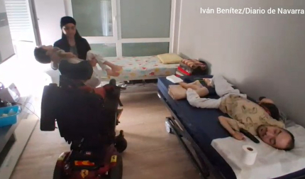 Vídeo del primer paseo tras más de 40 días atrapados en casa por un incendio de dos hermanos con distrofia muscular de Duchenne