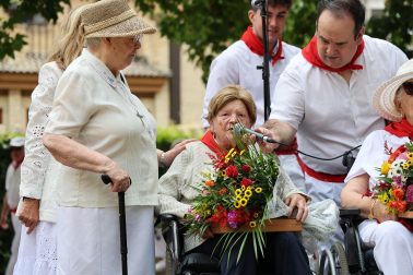 Fotos del homenaje a Mercedes Ortigosa, Teresa Díez, Francisca Chasco y Aurora Garrués en el Día de los mayores de fiestas de Estella