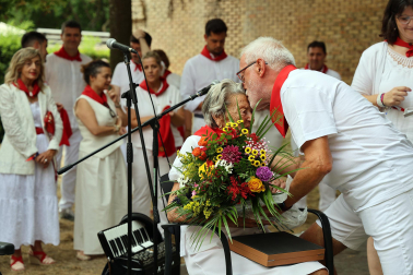 Fotos del homenaje a Mercedes Ortigosa, Teresa Díez, Francisca Chasco y Aurora Garrués en el Día de los mayores de fiestas de Estella