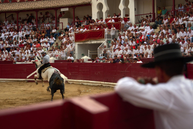 Fotos de la corrida mixta de fiestas de Estella
