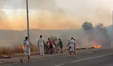 Vídeo del incendio en pleno centro de Larraga provocado por una bengala