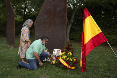 Fotos del homenaje al teniente Casanova, asesinado por ETA hace 26 años