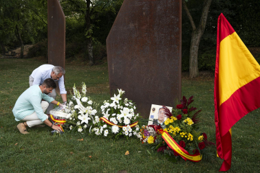 Fotos del homenaje al teniente Casanova, asesinado por ETA hace 26 años