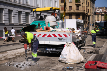 Inicio de los trabajos de asfaltado en la calle Amaya