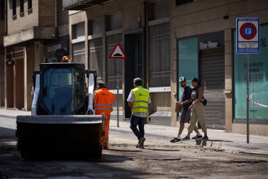 Inicio de los trabajos de asfaltado en la calle Amaya