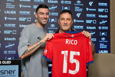 Fotos de la presentación del nuevo fichaje de Osasuna Diego Rico