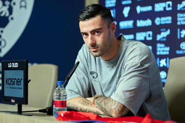 Fotos de la presentación del nuevo fichaje de Osasuna Diego Rico