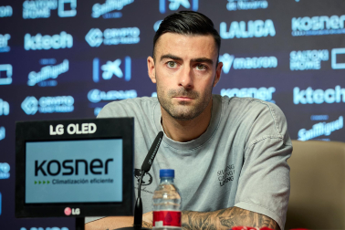 Fotos de la presentación del nuevo fichaje de Osasuna Diego Rico