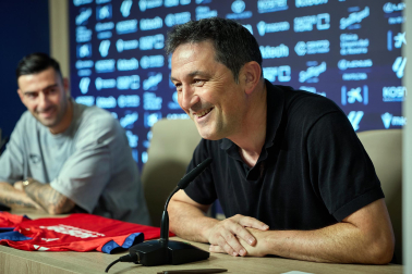 Fotos de la presentación del nuevo fichaje de Osasuna Diego Rico