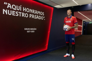 Fotos de la presentación del nuevo fichaje de Osasuna Diego Rico