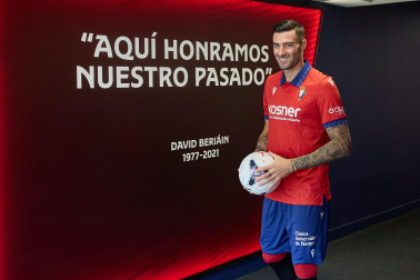 Fotos de la presentación del nuevo fichaje de Osasuna Diego Rico