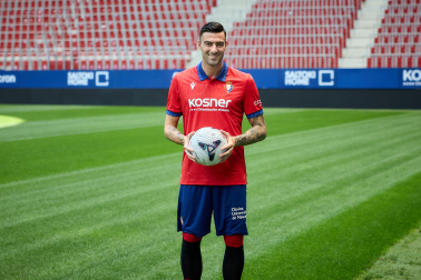 Fotos de la presentación del nuevo fichaje de Osasuna Diego Rico