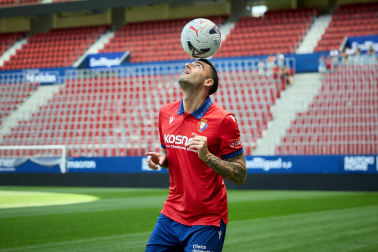 Fotos de la presentación del nuevo fichaje de Osasuna Diego Rico