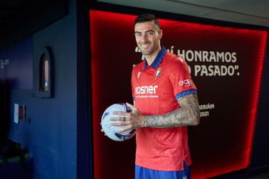Fotos de la presentación del nuevo fichaje de Osasuna Diego Rico