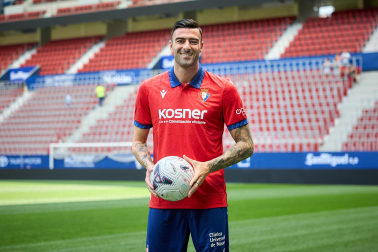 Fotos de la presentación del nuevo fichaje de Osasuna Diego Rico