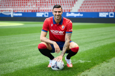 Fotos de la presentación del nuevo fichaje de Osasuna Diego Rico