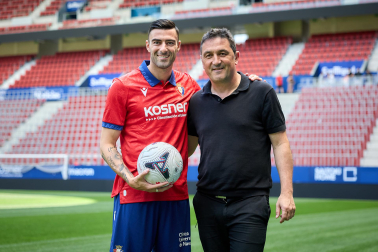 Fotos de la presentación del nuevo fichaje de Osasuna Diego Rico