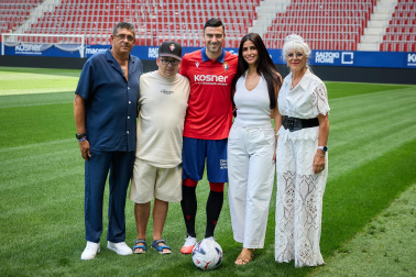 Fotos de la presentación del nuevo fichaje de Osasuna Diego Rico