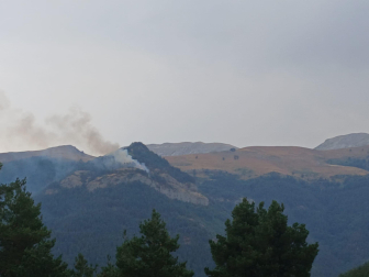 Imagen tomada este viernes del incendio en la peña Gazpar, en Urzainqui