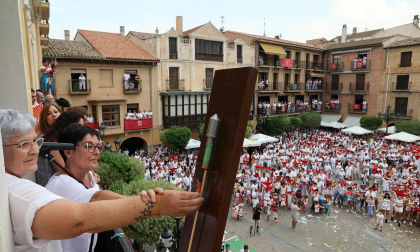 Fotos del cohete de inicio de fiestas en Falces