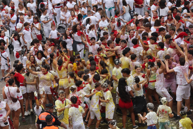 Fotos del cohete de inicio de fiestas en Falces
