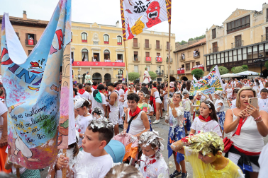Fotos del cohete de inicio de fiestas en Falces