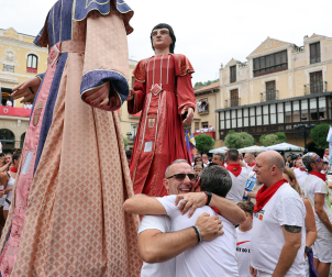 Fotos del cohete de inicio de fiestas en Falces