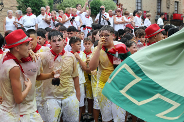 Fotos del cohete de inicio de fiestas en Falces