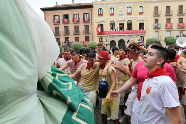 Fotos del cohete de inicio de fiestas en Falces