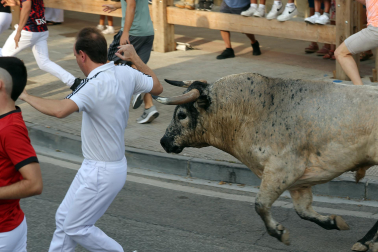 Fotos del segundo encierro de fiestas de Tafalla 2026