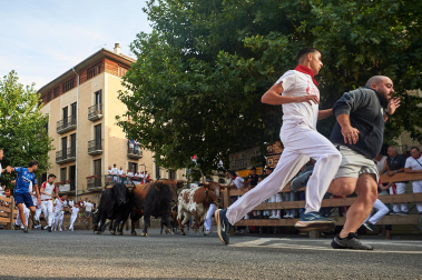 Fotos del segundo encierro de fiestas de Tafalla 2026