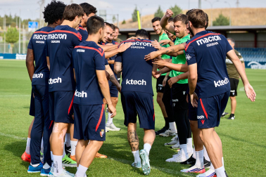 Fotos del entrenamiento de este domingo de Osasuna en Tajonar