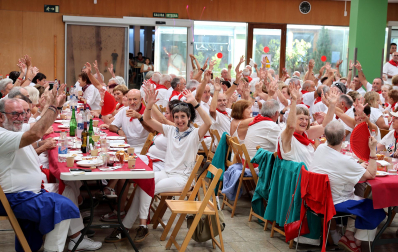 Comida en el día del mayor en fiestas de Tafalla