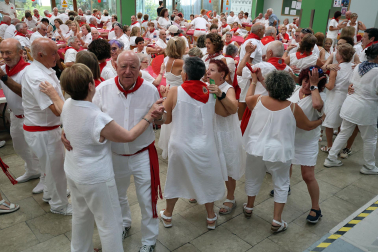 Comida en el día del mayor en fiestas de Tafalla