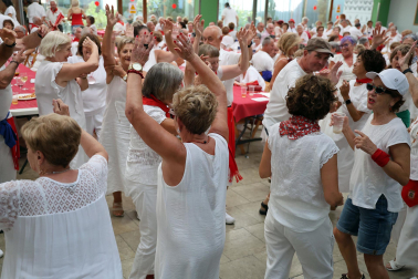 Comida en el día del mayor en fiestas de Tafalla