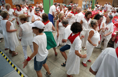 Comida en el día del mayor en fiestas de Tafalla