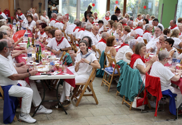 Comida en el día del mayor en fiestas de Tafalla