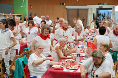 Comida en el día del mayor en fiestas de Tafalla