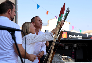 Fotos del cohete de fiestas de Oteiza