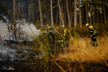 Incendio provocado por un turismo en la Autopista de Navarra