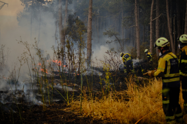 Incendio provocado por un turismo en la Autopista de Navarra