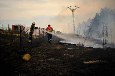 Incendio provocado por un turismo en la Autopista de Navarra