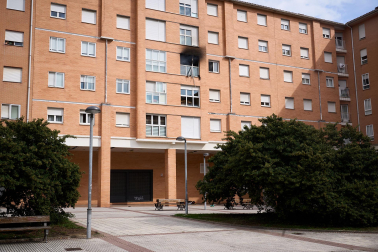 Fotos del incendio de una vivienda en Burlada, en el que ha fallecido un niño de 10 años