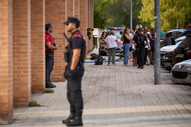 Fotos del incendio de una vivienda en Burlada, en el que ha fallecido un niño de 10 años