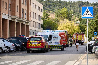 Fotos del incendio de una vivienda en Burlada, en el que ha fallecido un niño de 10 años