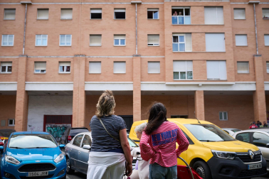 Fotos del incendio de una vivienda en Burlada, en el que ha fallecido un niño de 10 años