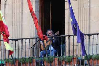 Fotos de la actuación de José Gálvez en Viana